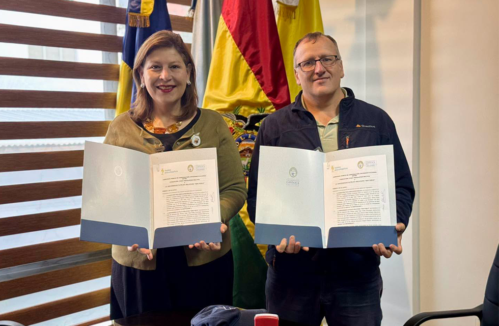 Acuerdo de cooperación entre la Universidad Católica de Bolivia e Itaka-Escolápios